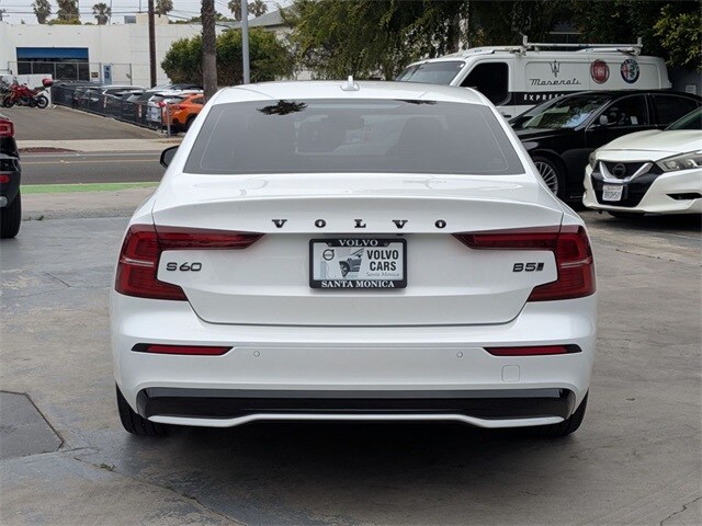 2024 Volvo S60 B5 Plus Black Edition photo 4