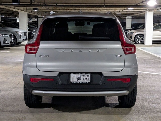 2025 Volvo XC40 photo 4