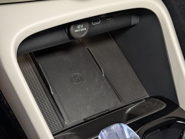 2026 Volvo XC40 Plus - Photo 24