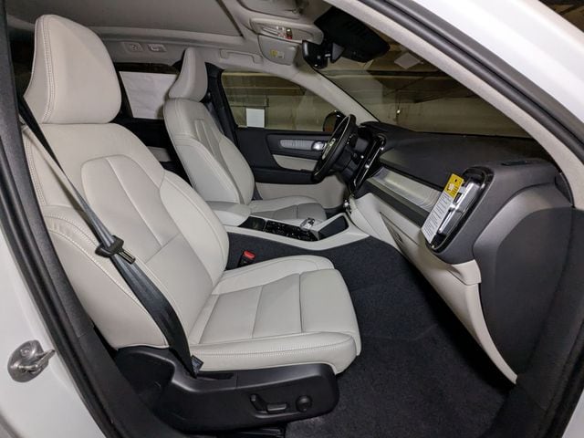2026 Volvo XC40 Plus - Photo 30