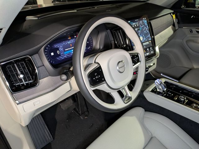 2026 Volvo XC90 Ultra - Photo 13