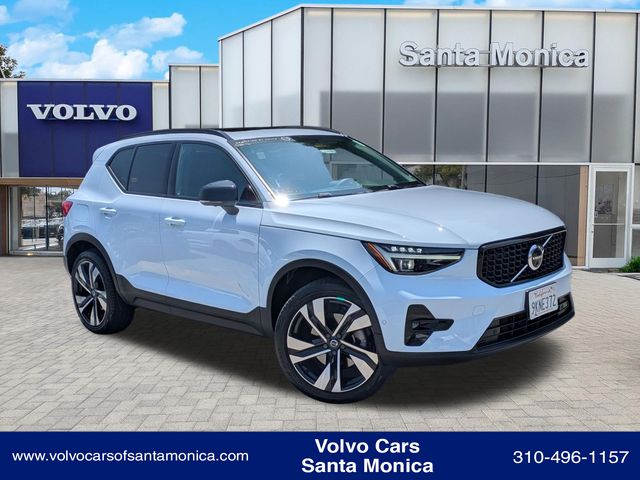 2024 Volvo XC40 B5 Ultimate Dark AWD's photo
