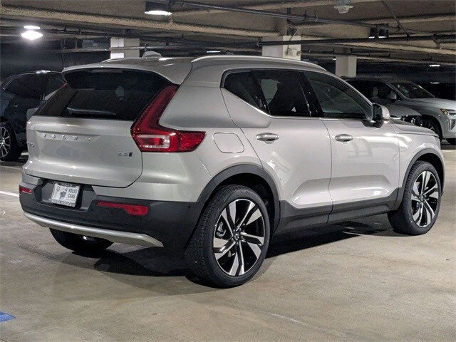 2025 Volvo XC40 photo 3