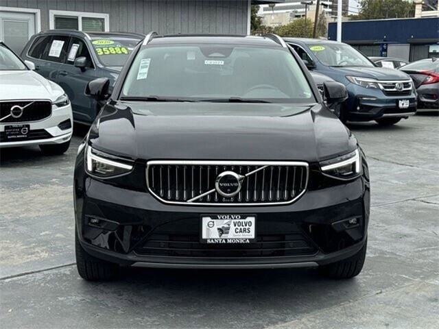 2024 Volvo XC40 Plus photo 2