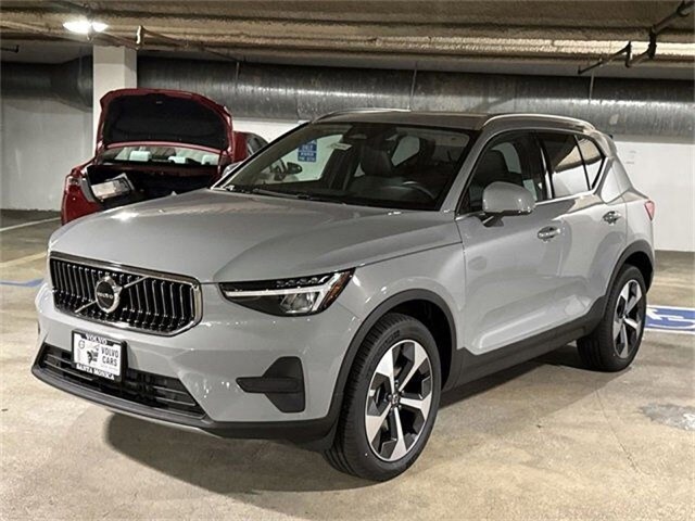 2025 Volvo XC40 Core photo 3