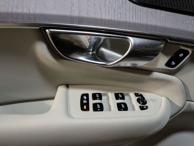 2026 Volvo XC90 Ultra - Photo 12