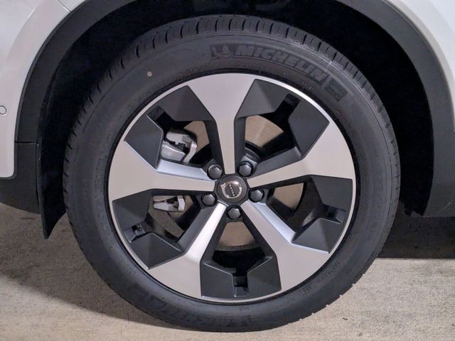 2026 Volvo XC40 Plus - Photo 10