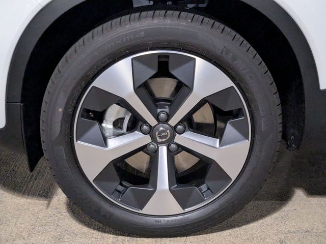 2026 Volvo XC40 Plus - Photo 10