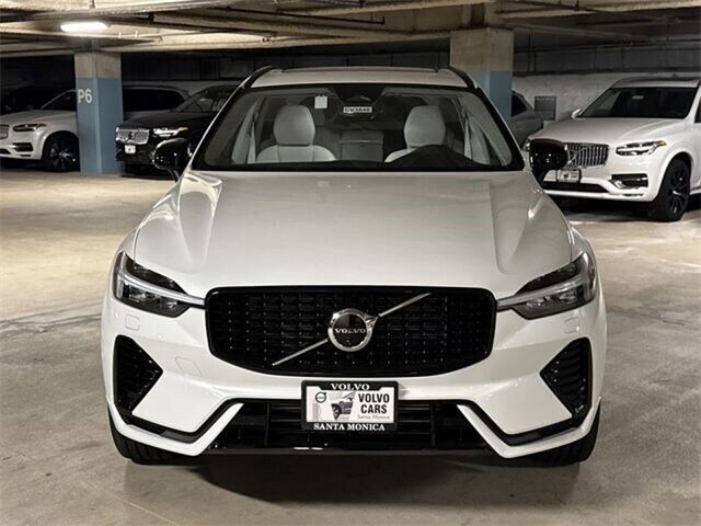2025 Volvo XC60 T8 Plus photo 2