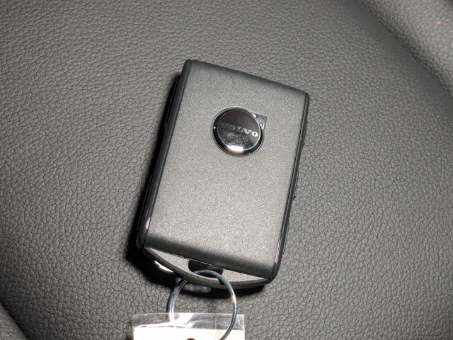 2026 Volvo XC40 Core - Photo 31