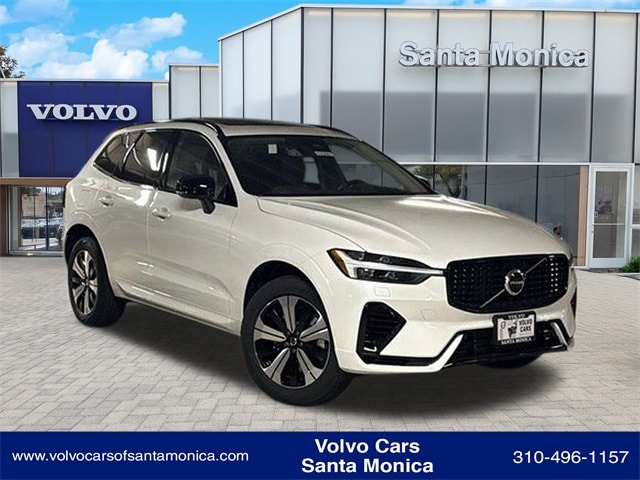 2025 Volvo XC60 Core's photo