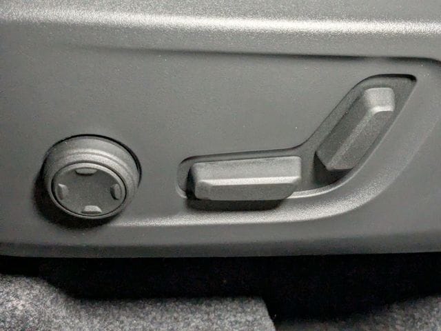 2026 Volvo XC40 Plus - Photo 14