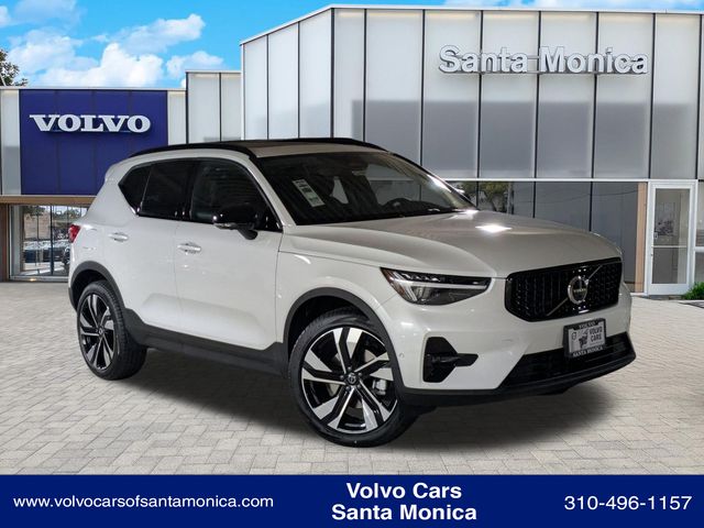 2026 Volvo XC40 SUV 