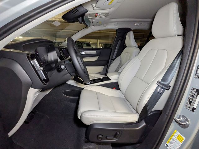 2026 Volvo XC40 Plus - Photo 13