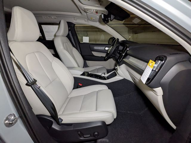 2026 Volvo XC40 Plus - Photo 29