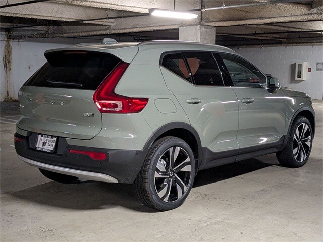 2025 Volvo XC40 photo 3