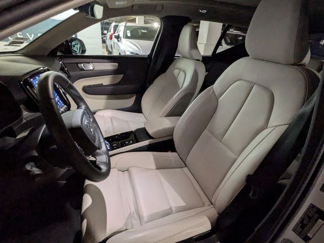 2026 Volvo XC40 Plus - Photo 13