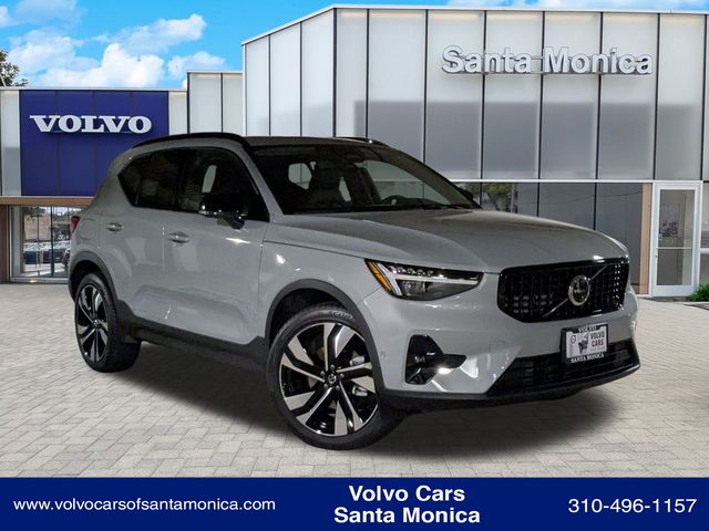 2025 Volvo XC40 B5 Ultra Dark AWD's photo