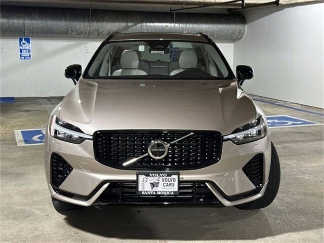 2025 Volvo XC60 T8 Plus photo 2