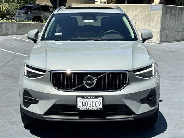 2024 Volvo XC40 Ultimate photo 2