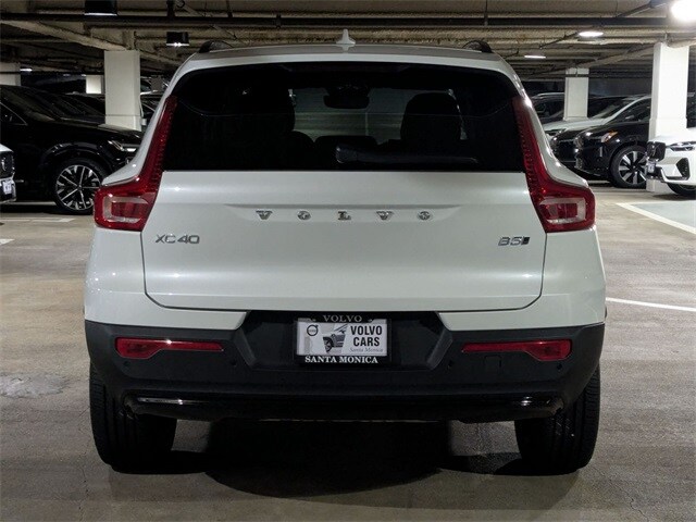 2026 Volvo XC40 Plus photo 4
