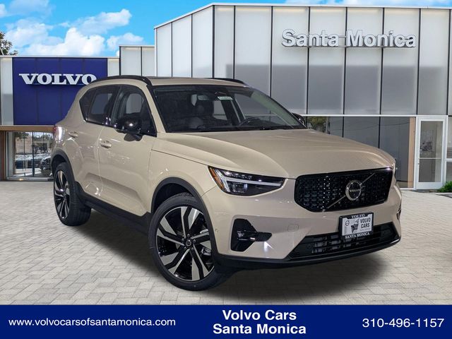 2026 Volvo XC40 SUV 