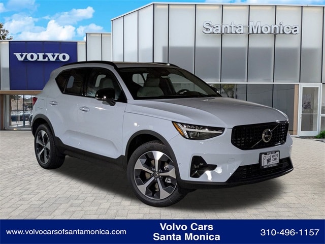 2026 Volvo XC40 SUV 