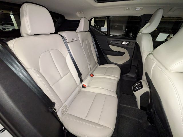 2026 Volvo XC40 Plus - Photo 29
