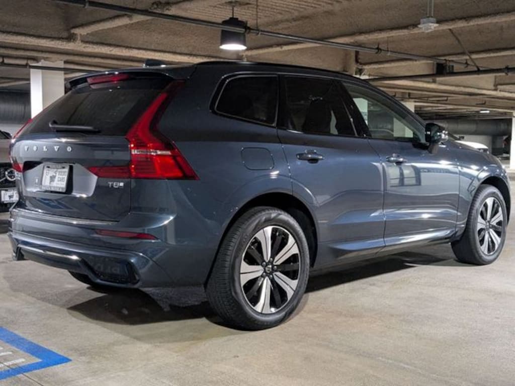 New 2025 Volvo XC60 plug-in hybrid T8 Core SUV