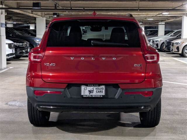 2025 Volvo XC40 photo 3