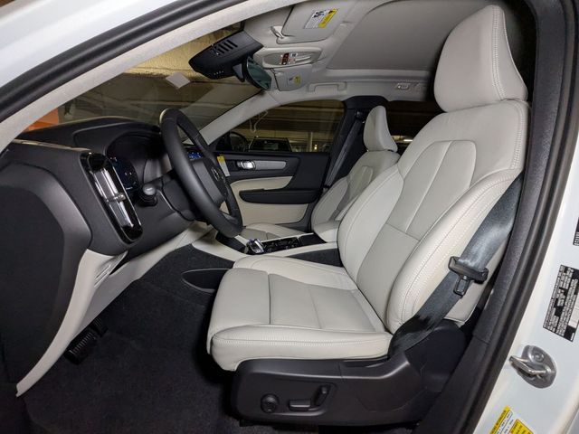 2026 Volvo XC40 Plus - Photo 13