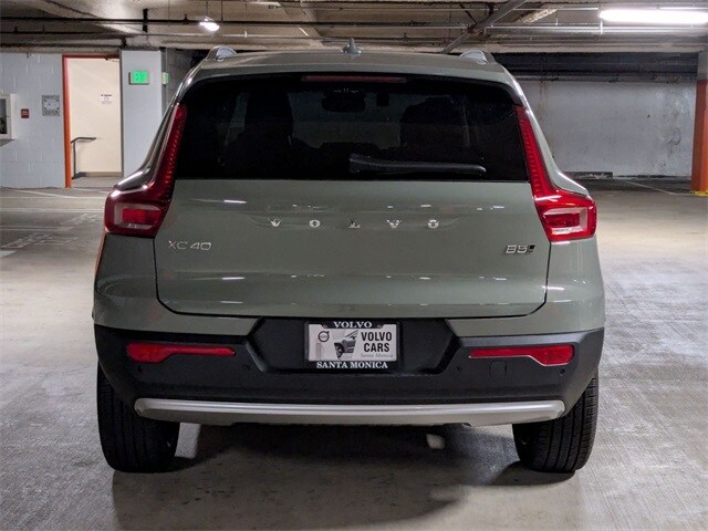 2025 Volvo XC40 photo 4