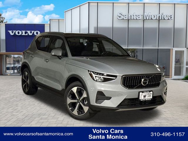 2025 Volvo XC40 Core
