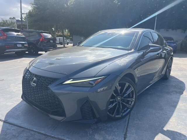 2023 Lexus IS 350 F SPORT photo 3