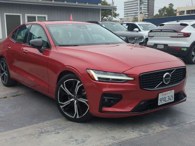 2024 Volvo S60 B5 Plus Dark Theme's photo