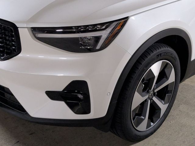 2026 Volvo XC40 Plus - Photo 9