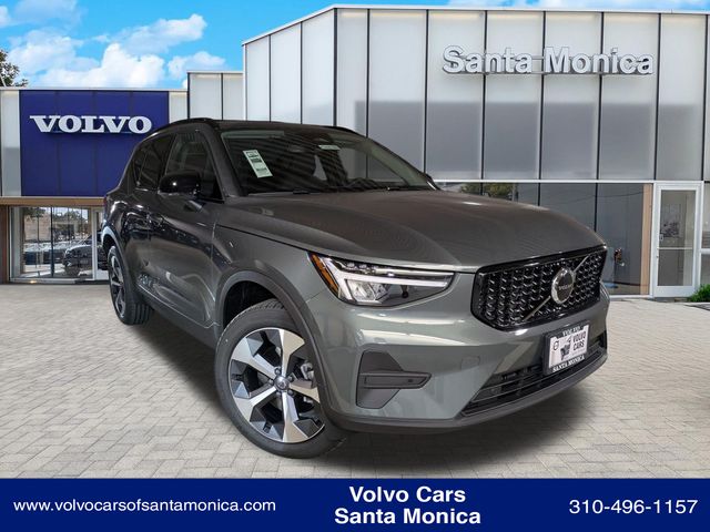 2026 Volvo XC40 SUV 