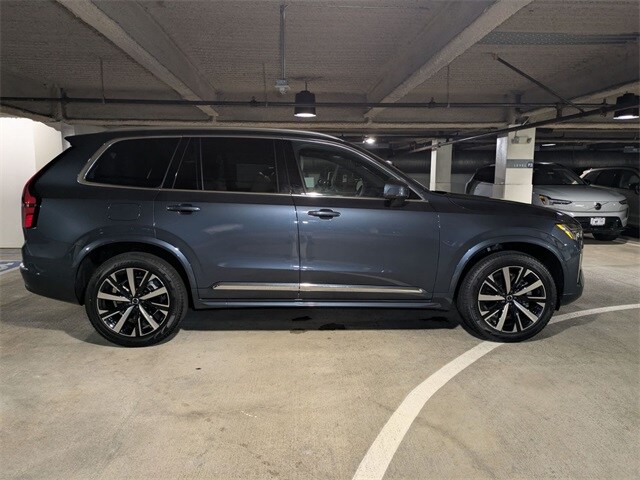 2025 Volvo XC90 B5 Core photo 2