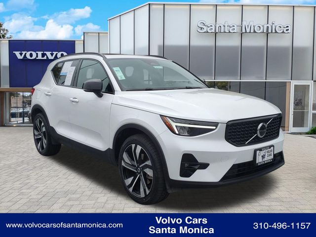 2023 Volvo XC40 B5 Plus Dark AWD's photo