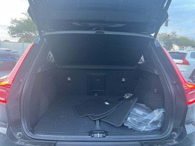2023 Volvo XC40 Recharge Twin Ultimate photo 2