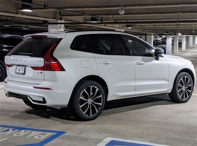2025 Volvo XC60 B5 photo 3