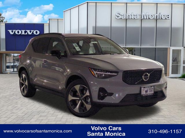 2026 Volvo XC40 SUV 