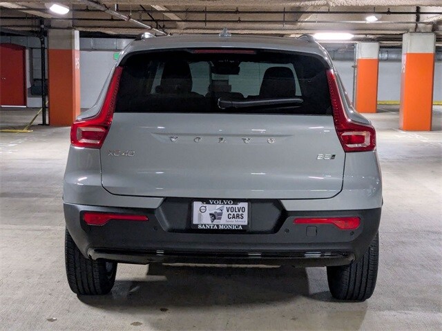 2026 Volvo XC40 Plus photo 4