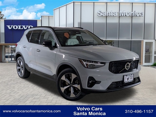 2026 Volvo XC40 SUV 