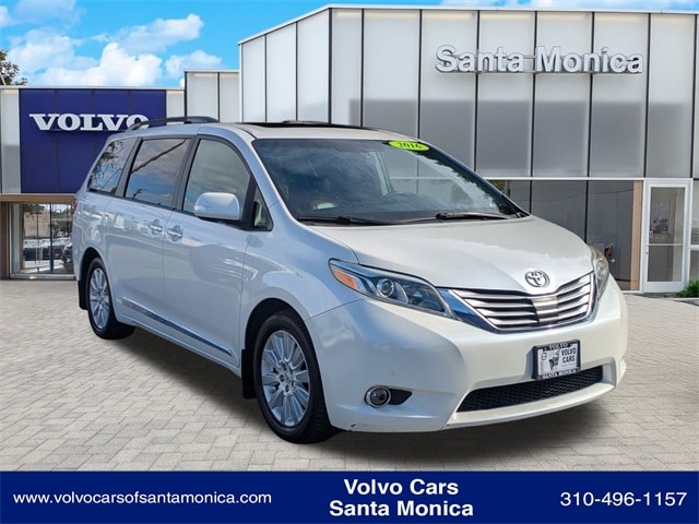 2016 Toyota Sienna Limited's photo