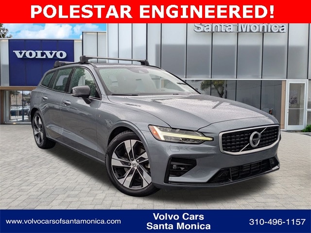 2020 Volvo V60 R-Design's photo