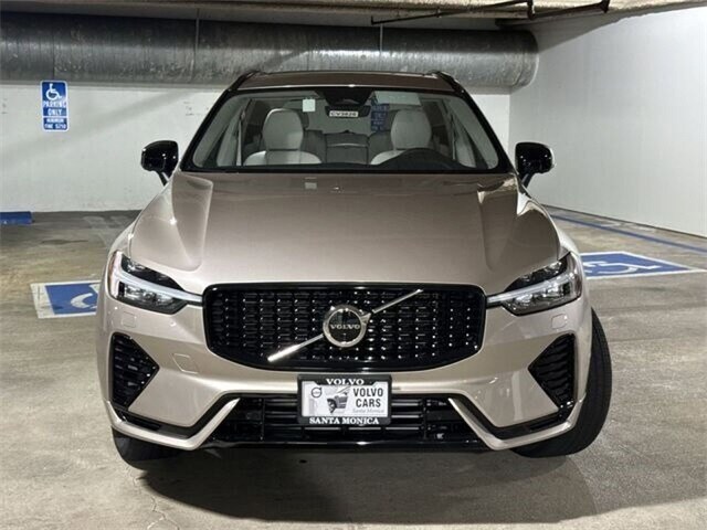 2025 Volvo XC60 T8 Plus photo 2