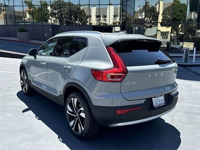 2024 Volvo XC40 Ultimate photo 3