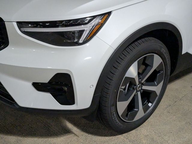 2026 Volvo XC40 Plus - Photo 9