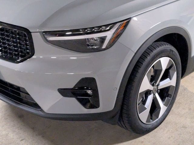 2026 Volvo XC40 Plus - Photo 9